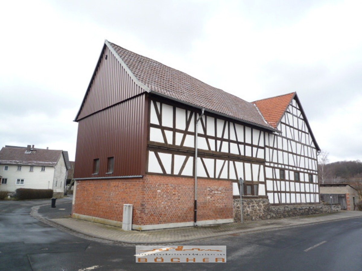 Schnäppchen: Gr. Wohnhaus m. Nebengebäuden & 3300 m² Grund - nähe Alsfeld Schnäppchen: Gr. Wohnhaus m. Nebengebäuden & 3300 m² Grund - nähe Alsfeld