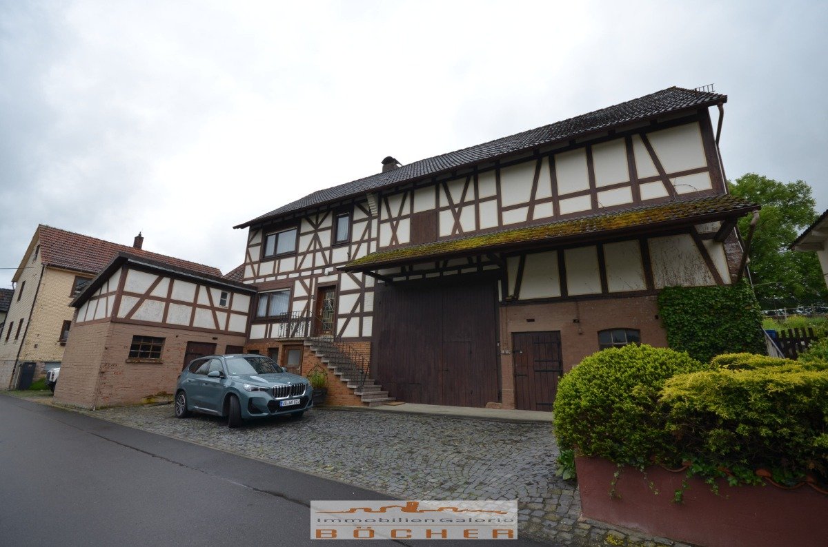 Günstiges Einfamilienhaus m. Scheune & Garage in Grebenau zu verkaufen Günstiges Einfamilienhaus m. Scheune & Garage in Grebenau zu verkaufen